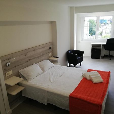 Pension La Intermodal Сантьяго-де-Компостела Экстерьер фото