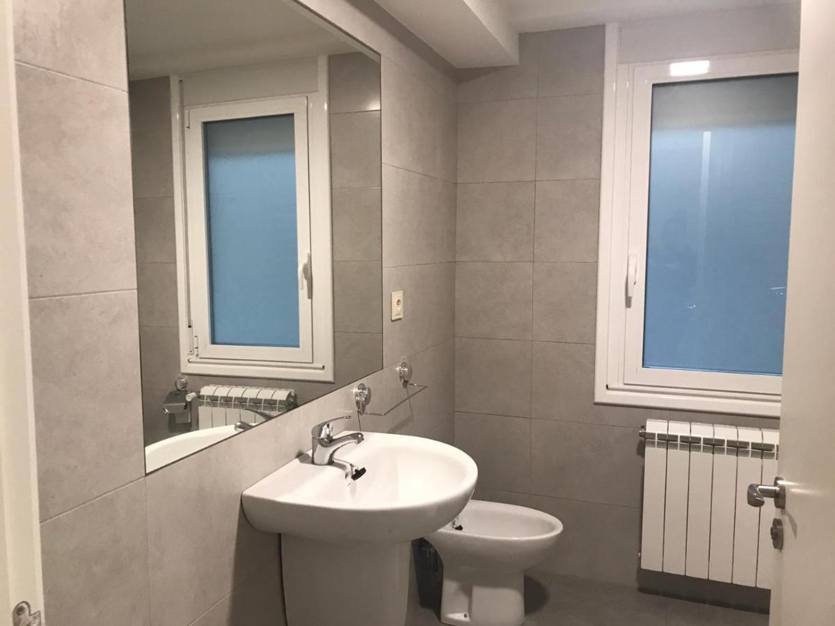 Pension La Intermodal Сантьяго-де-Компостела Экстерьер фото