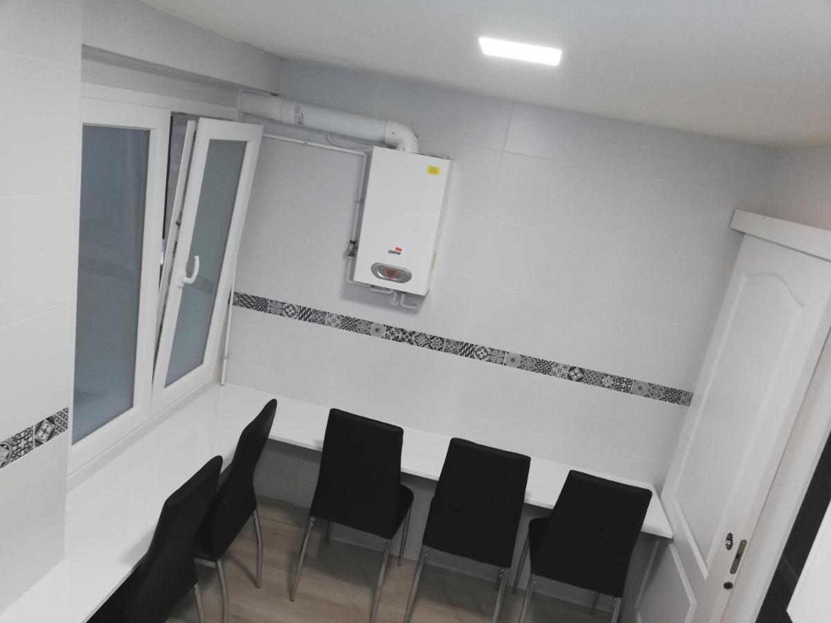 Pension La Intermodal Сантьяго-де-Компостела Экстерьер фото